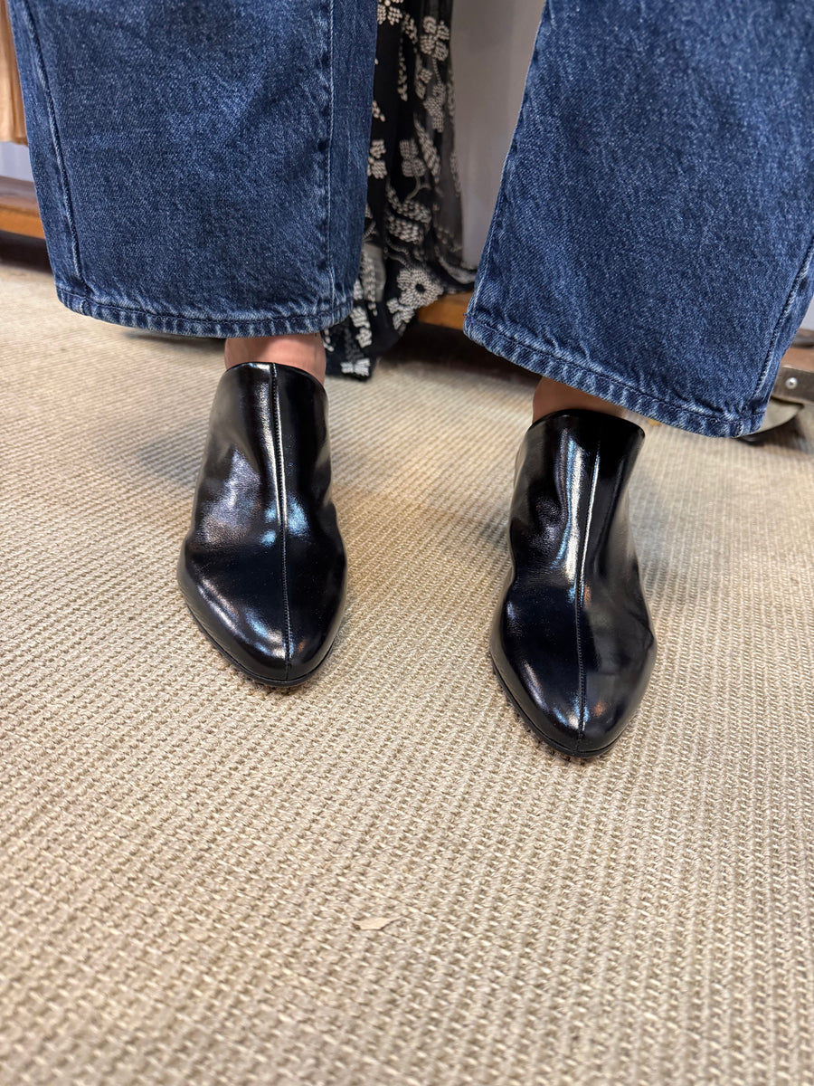 The Trap Clog - High Black