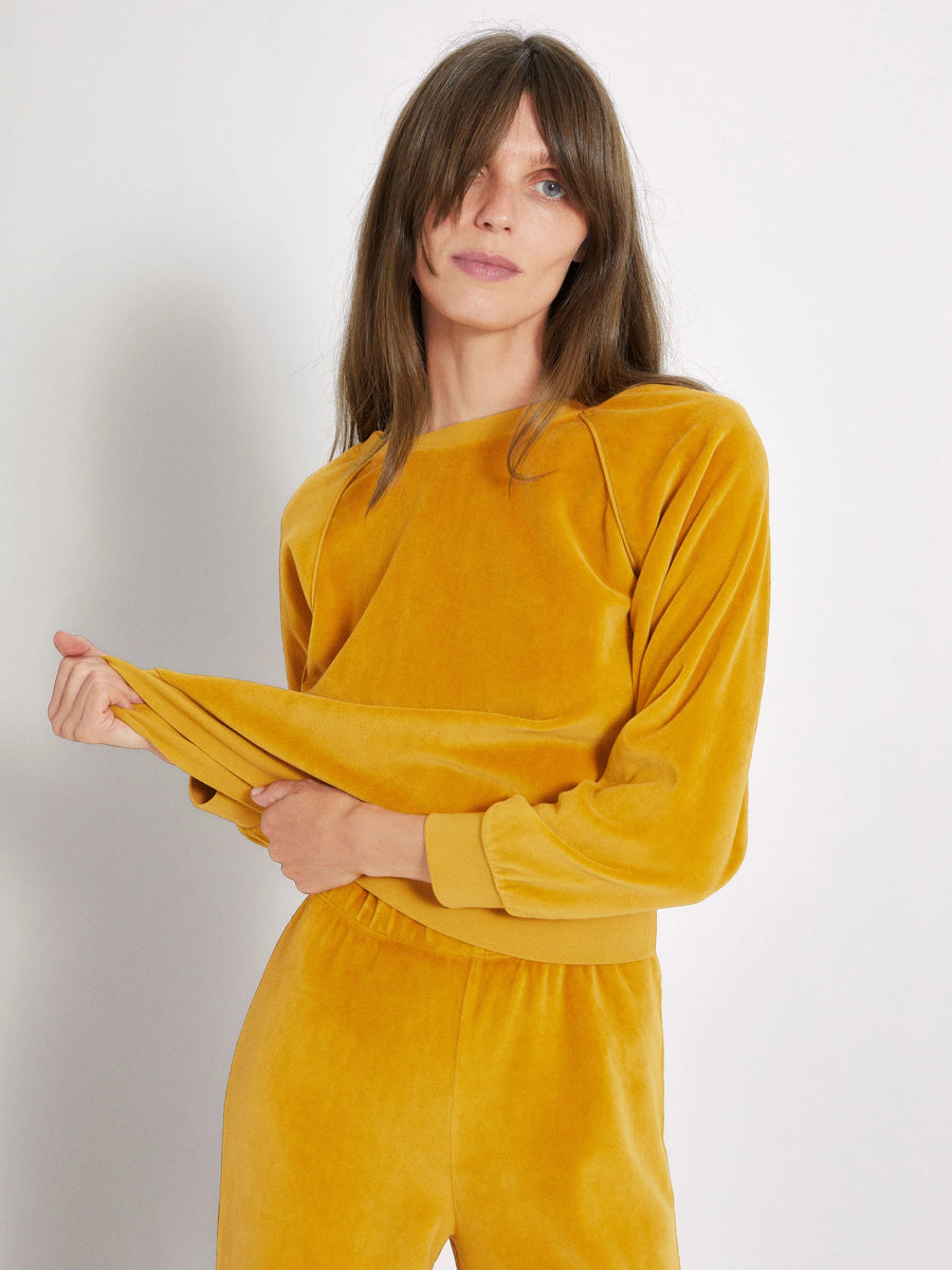 The Saba Raglan Top - Velour - Saddle